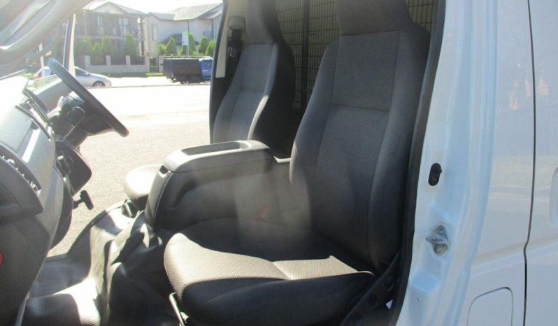 
								2017 Toyota Hiace 2.7ltr 2 Seater full									