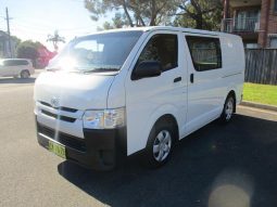 
										2017 Toyota Hiace 2.7ltr 2 Seater full									