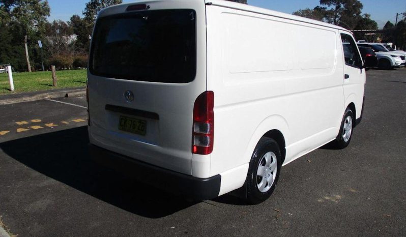 
								2017 Toyota Hiace 2.7ltr 2 Seater full									