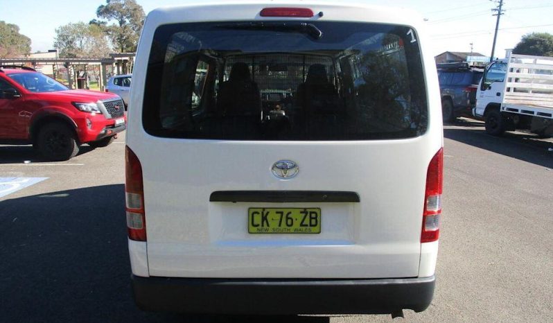 
								2017 Toyota Hiace 2.7ltr 2 Seater full									