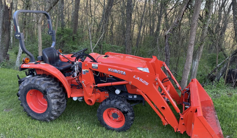
								2020 Kubota L3301HST Tractor with Attachments full									